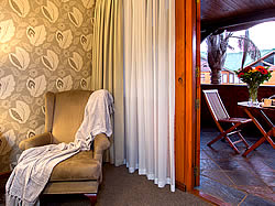 Knysan Log-Inn en-suite luxury bedrooms
