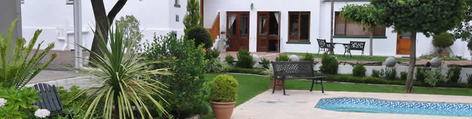 Cummings Guest House offers self catering as well as B&B accommodation in Wellington, Western Cape winelands in South Africa