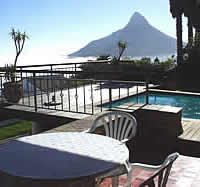 VillaSimona with uninterrupted views over Camps Bay, the Twelve Apostles and Table Mountain. 